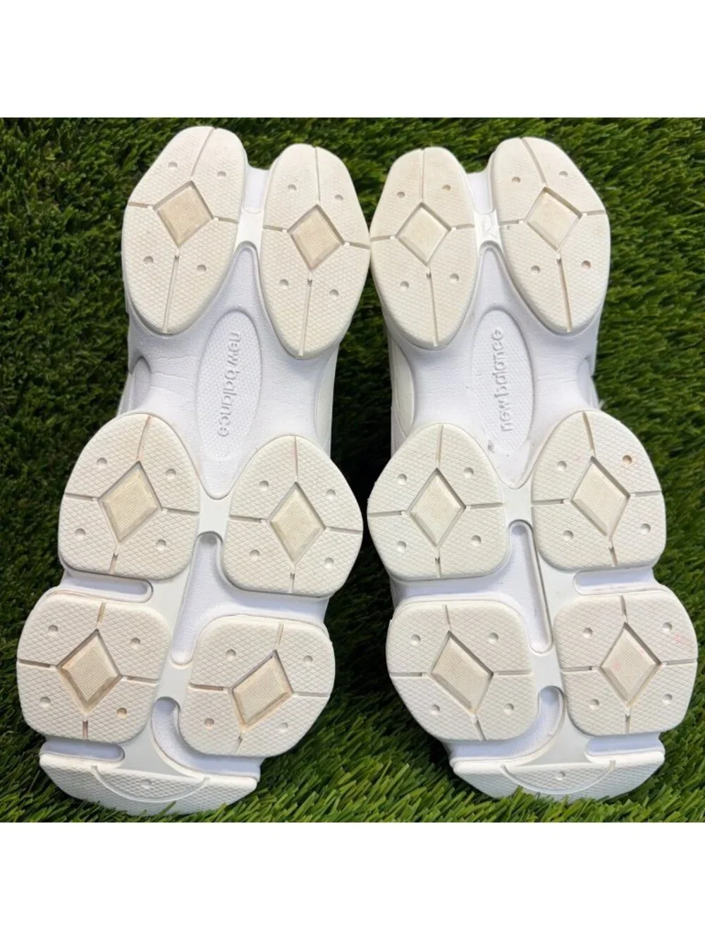 New Balance 9060 Boys Size 3Y White Athletic Running Walking Shoes Sneakers